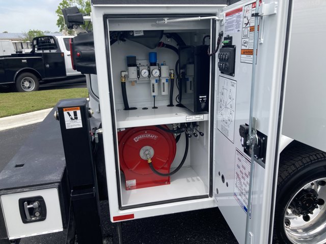 Vehicle image 16 of 32