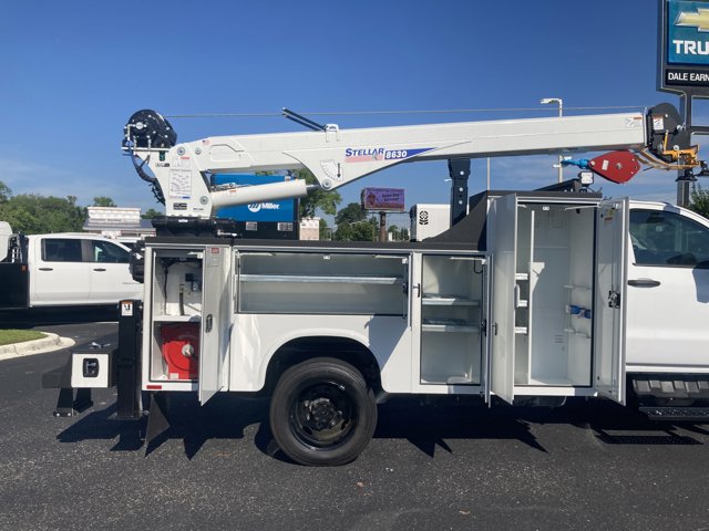Vehicle image 3 of 32