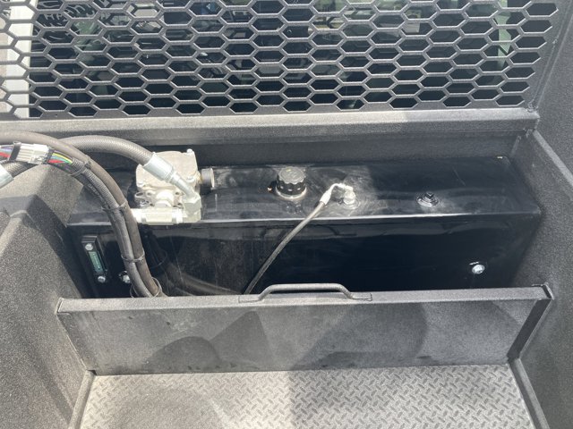 Vehicle image 21 of 32