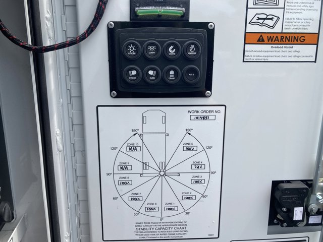 Vehicle image 18 of 32