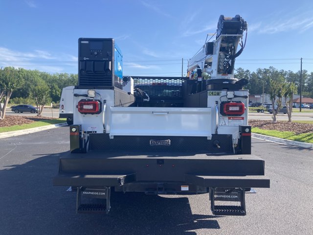Vehicle image 8 of 32