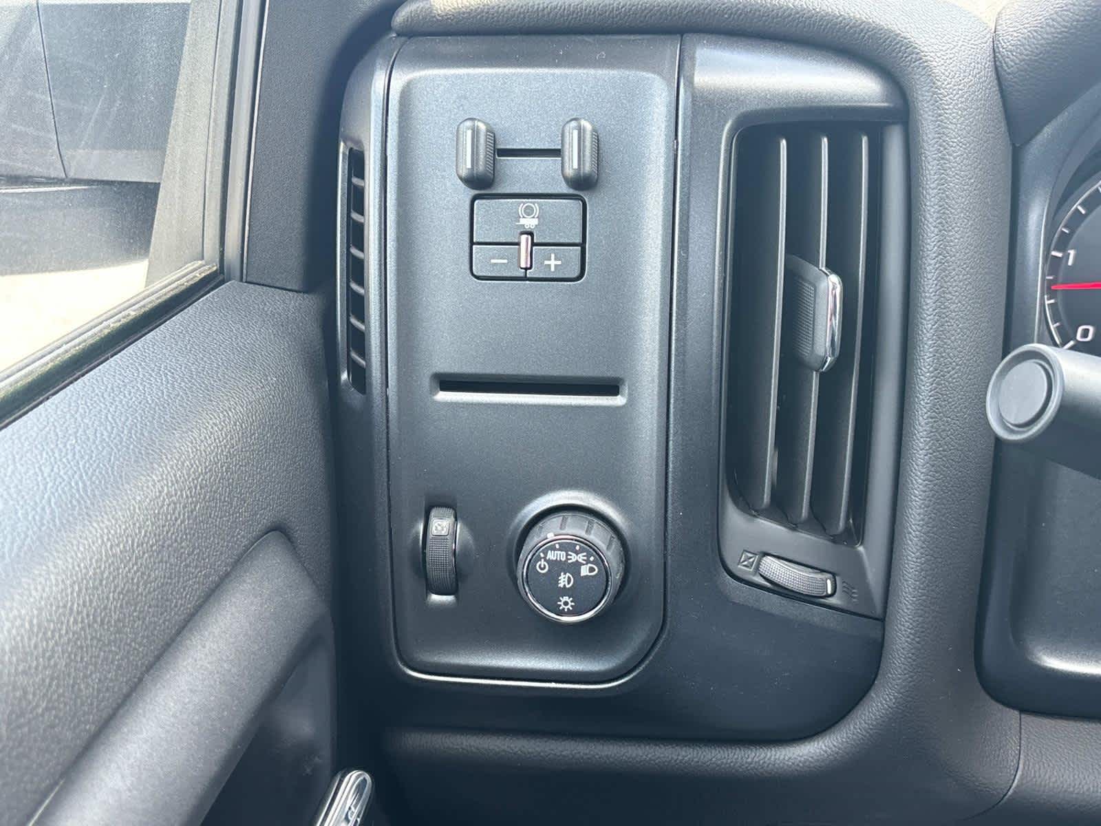Vehicle image 16 of 38