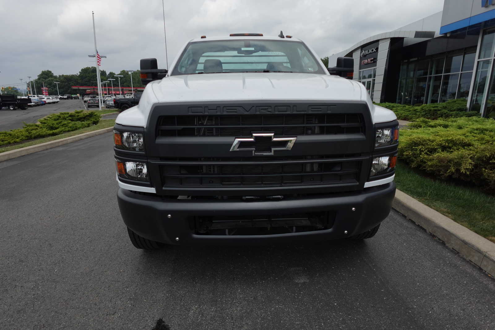 2023 Chevrolet Silverado MD LT Image 3 of 23