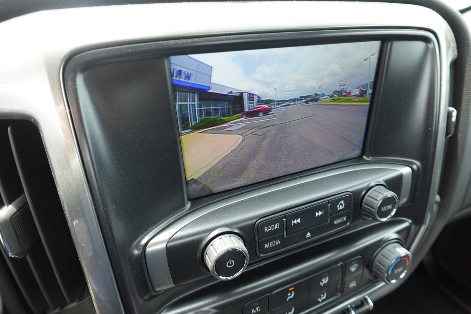 2023 Chevrolet Silverado MD LT Image 14 of 23