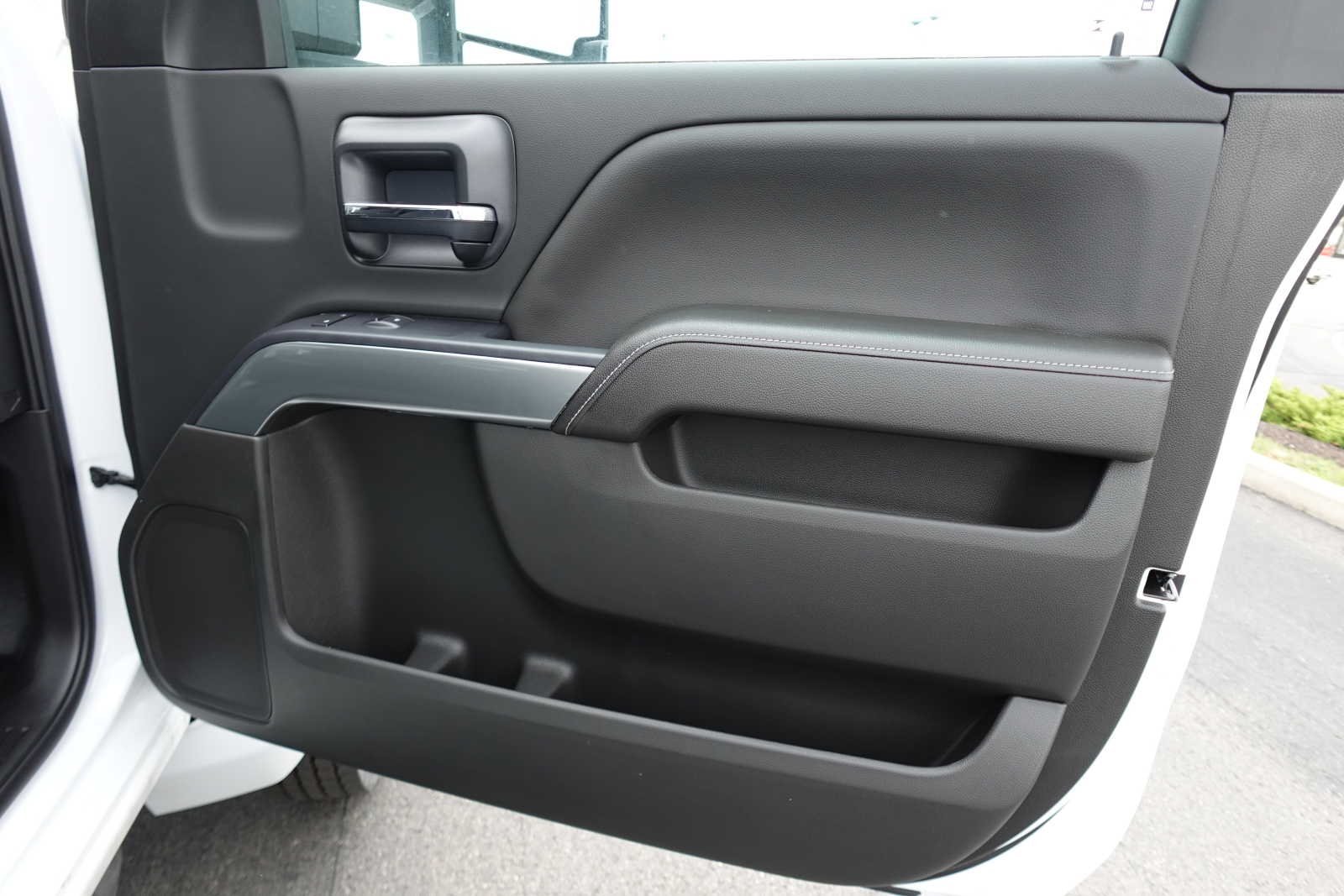 2023 Chevrolet Silverado MD LT Image 18 of 23