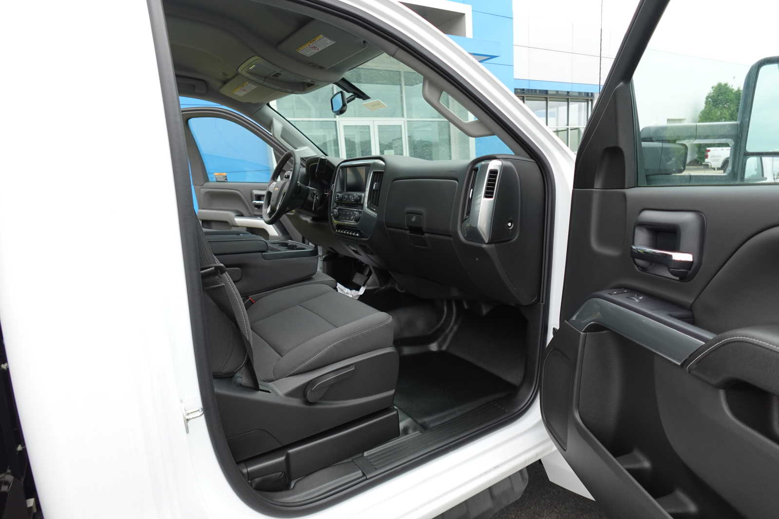 2023 Chevrolet Silverado MD LT Image 22 of 23