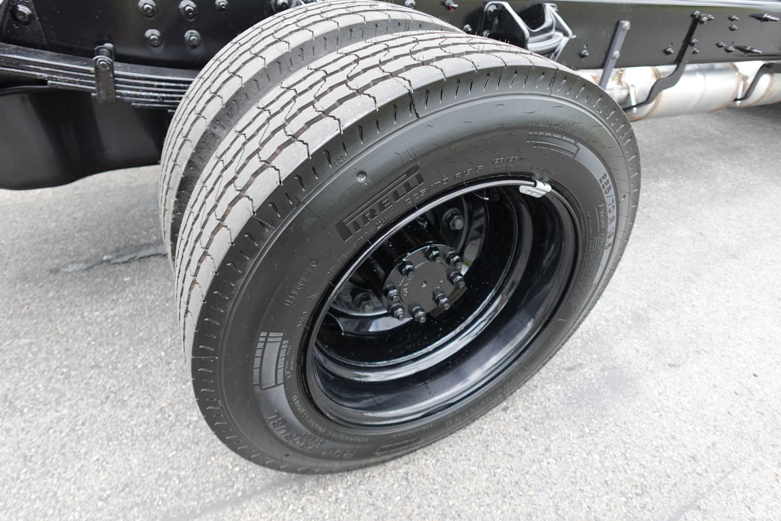 2023 Chevrolet Silverado MD LT Image 10 of 23