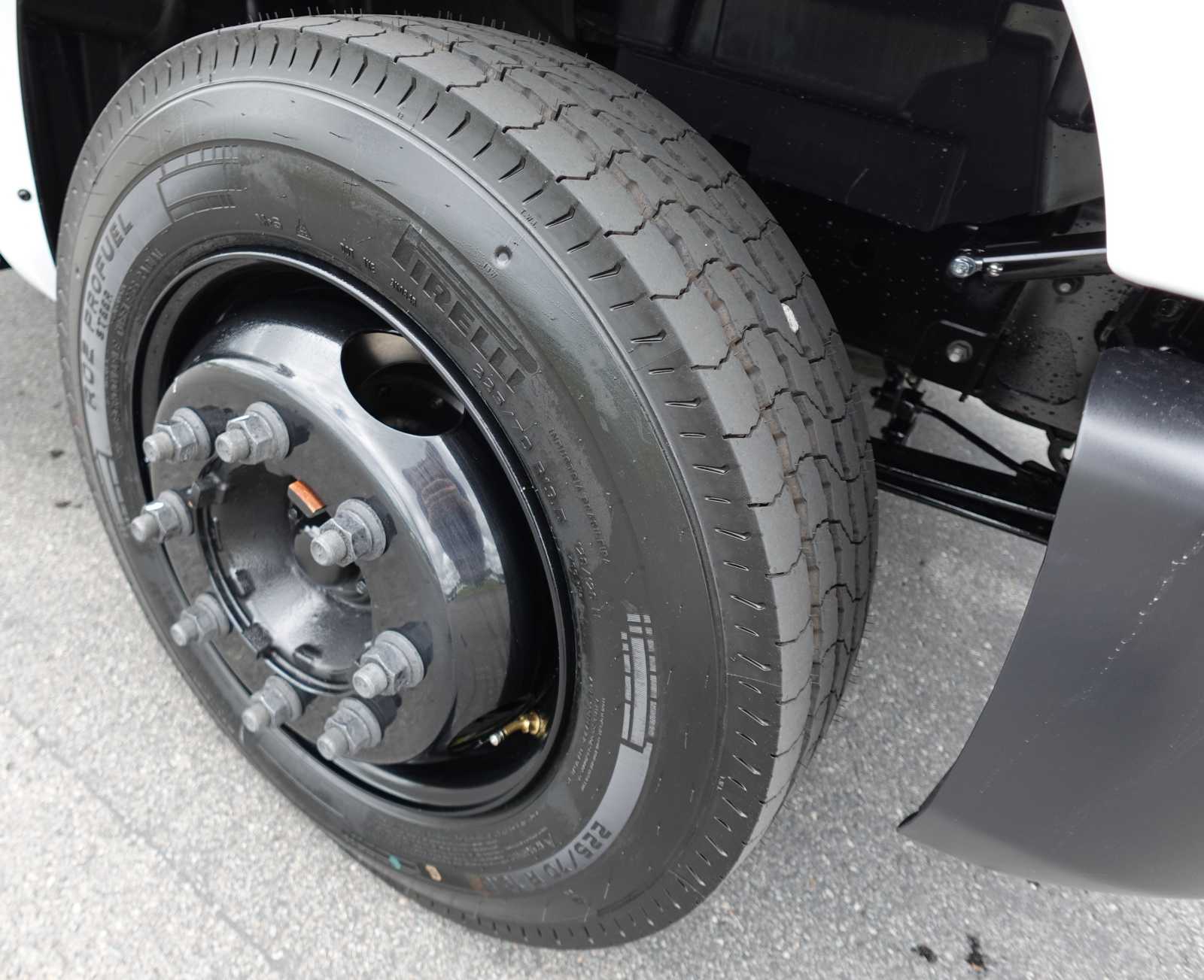 2023 Chevrolet Silverado MD LT Image 9 of 23