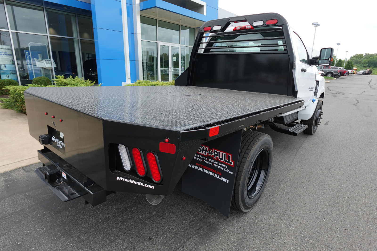 2023 Chevrolet Silverado MD LT Image 6 of 23