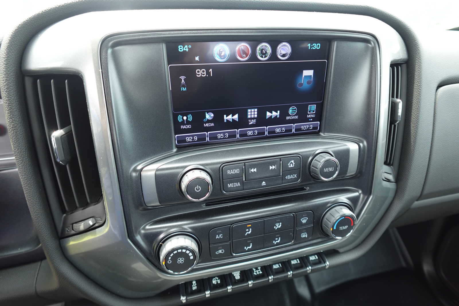 2023 Chevrolet Silverado MD LT Image 15 of 23