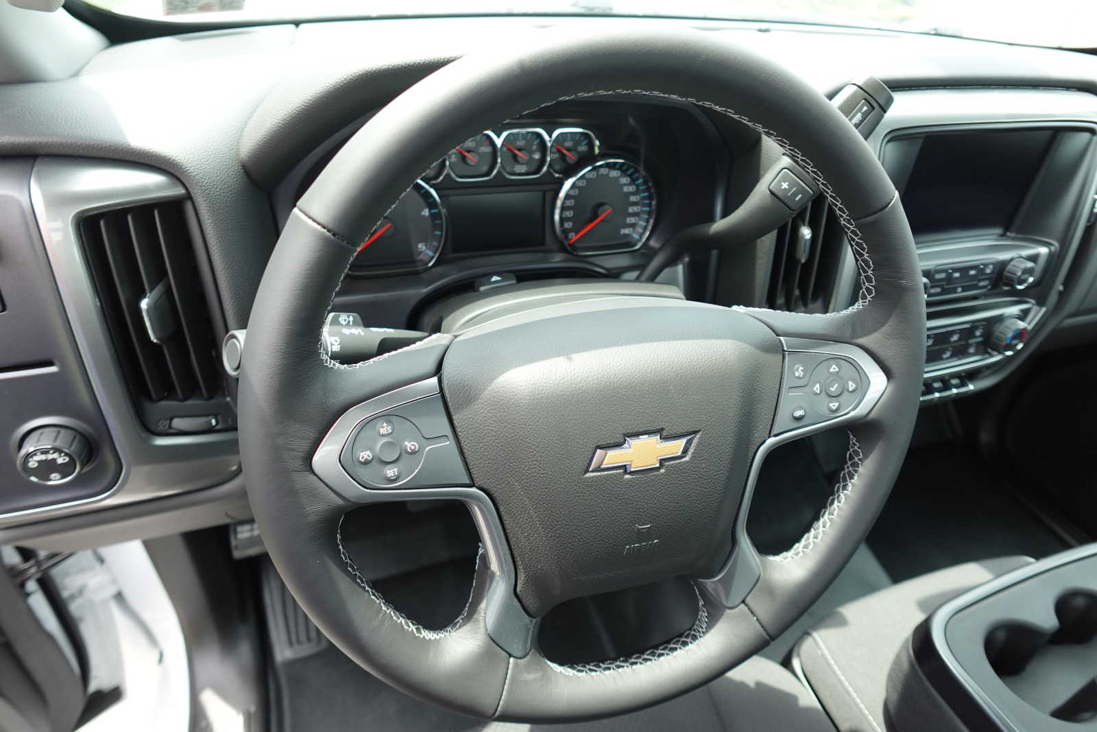 2023 Chevrolet Silverado MD LT Image 12 of 23