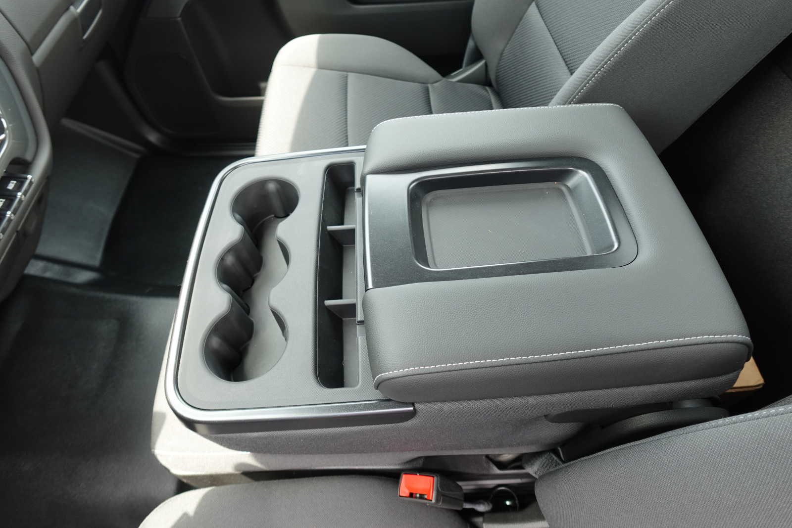 2023 Chevrolet Silverado MD LT Image 16 of 23