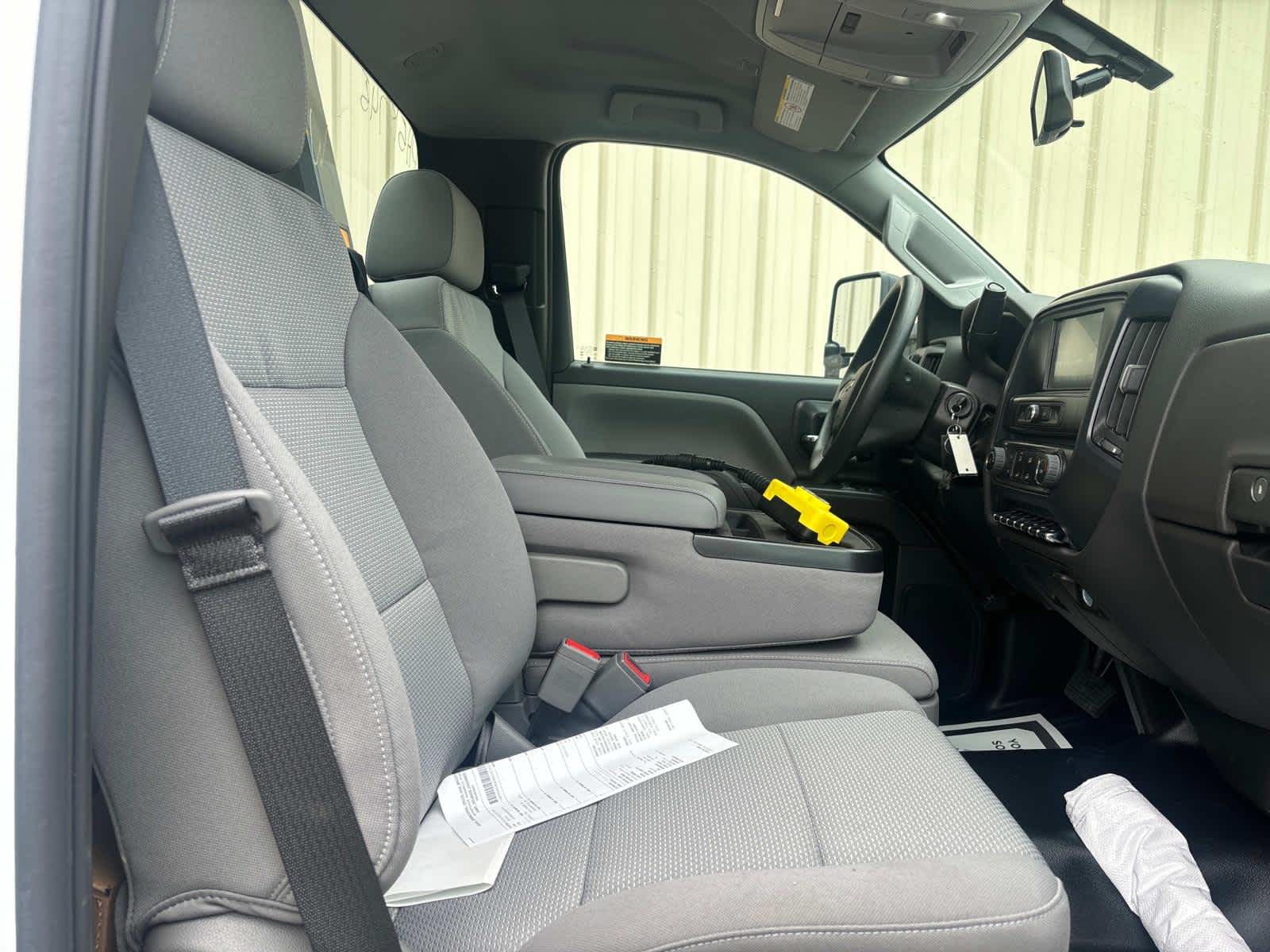 Vehicle image 33 of 44