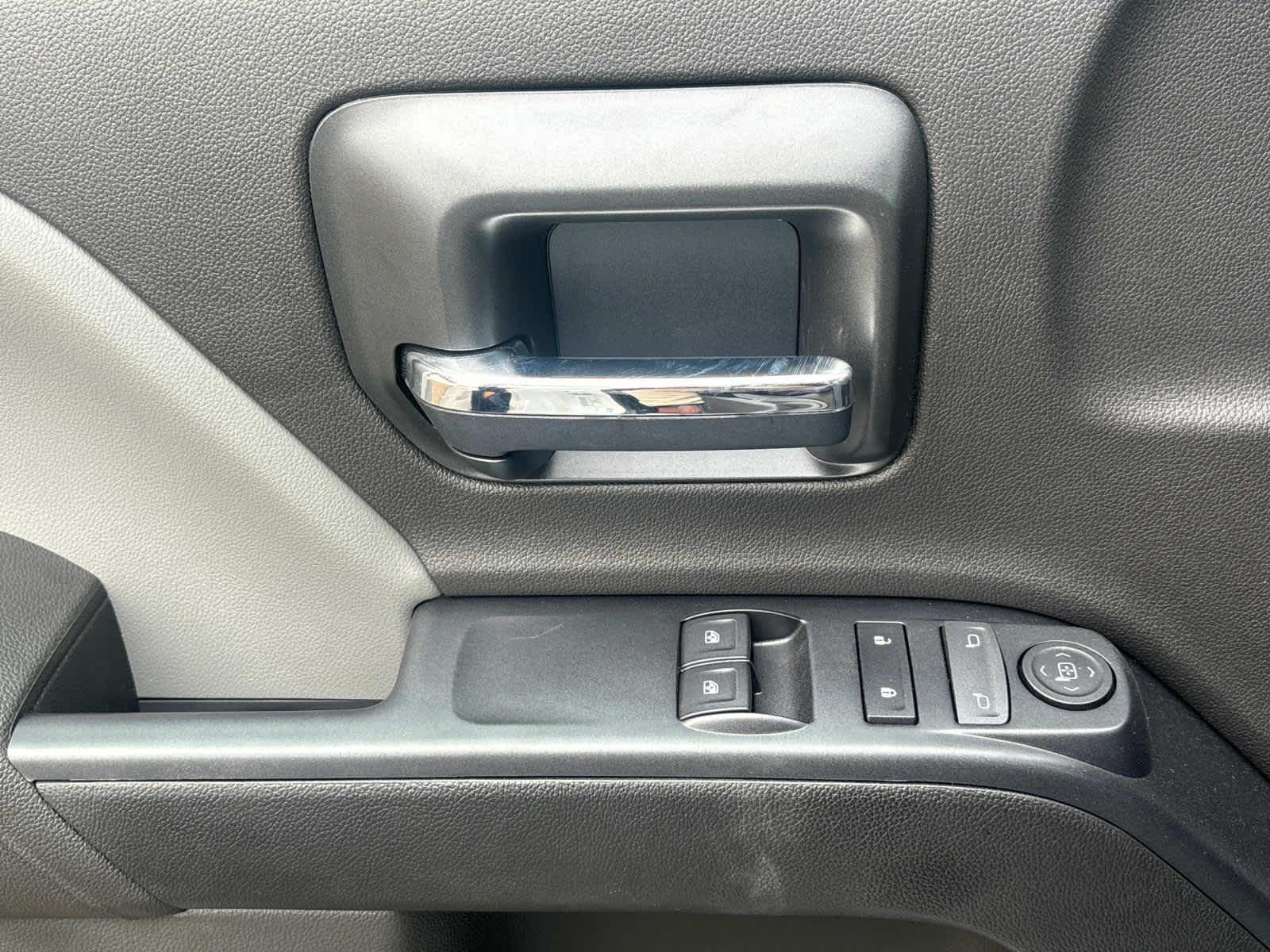 Vehicle image 22 of 44