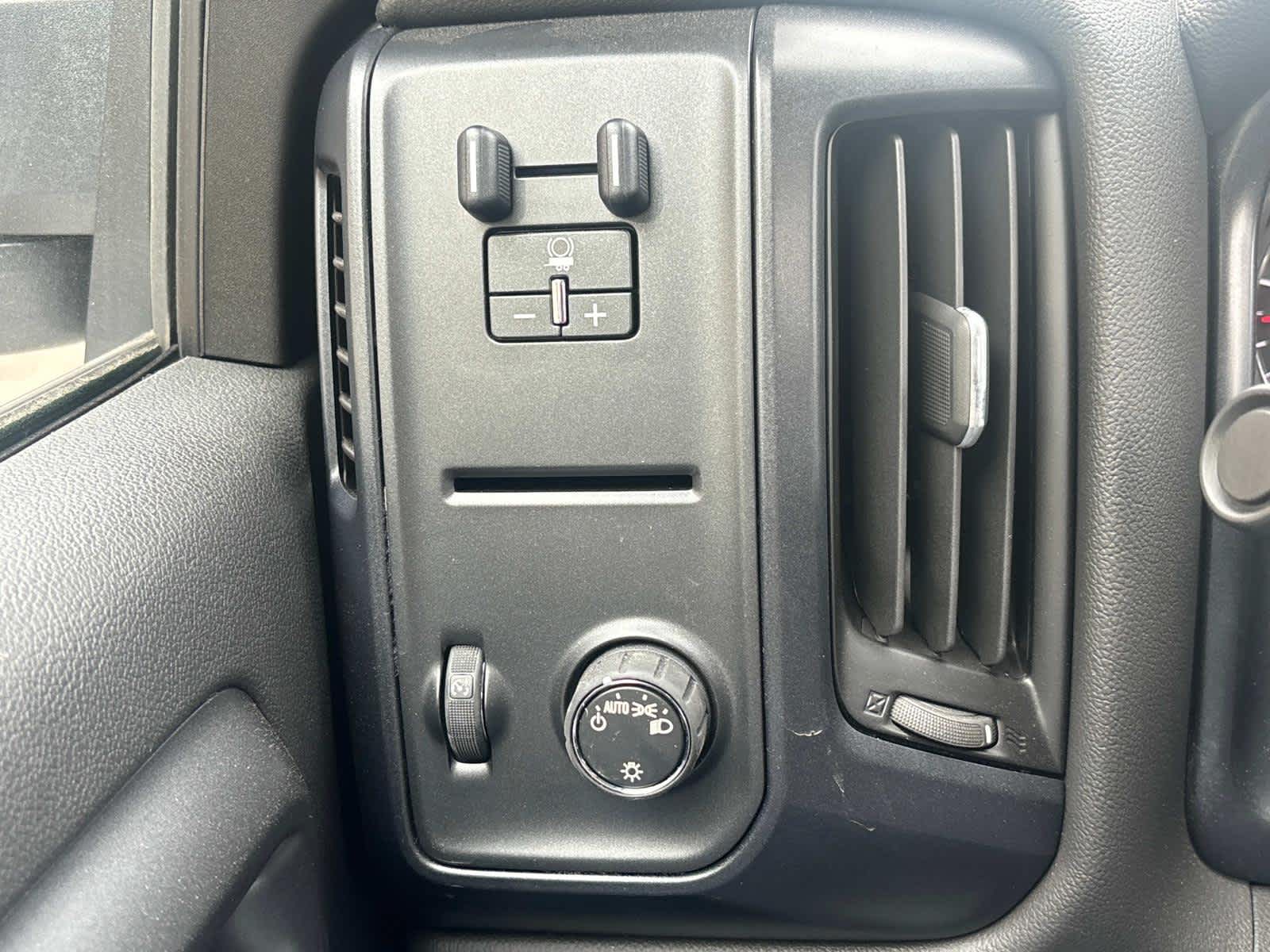 Vehicle image 19 of 44