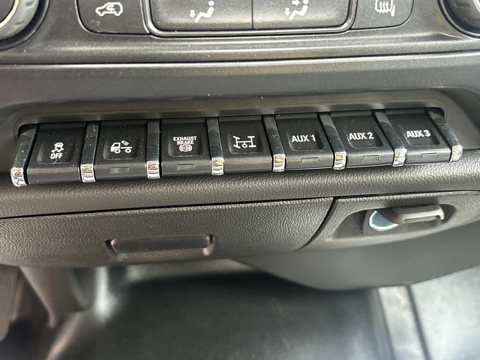 Vehicle image 10 of 44