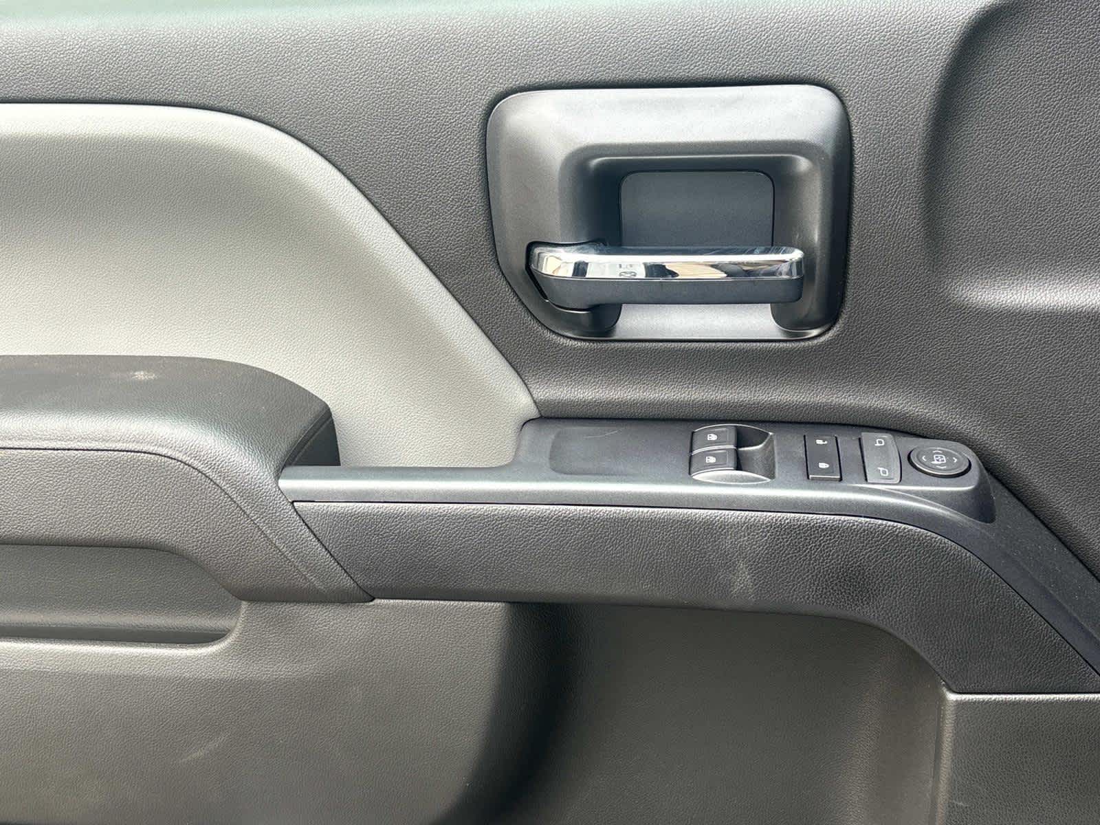Vehicle image 21 of 44