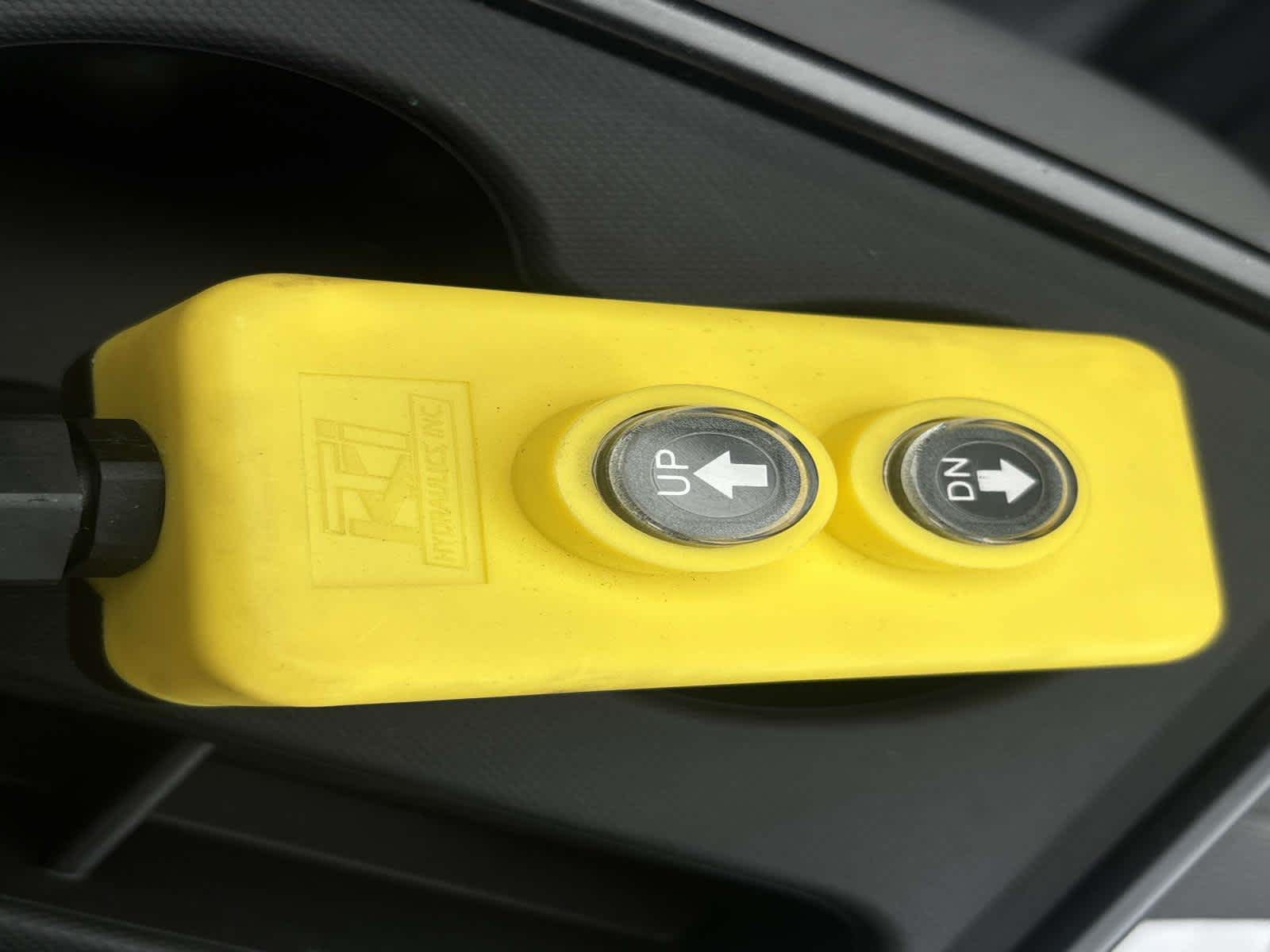 Vehicle image 8 of 44