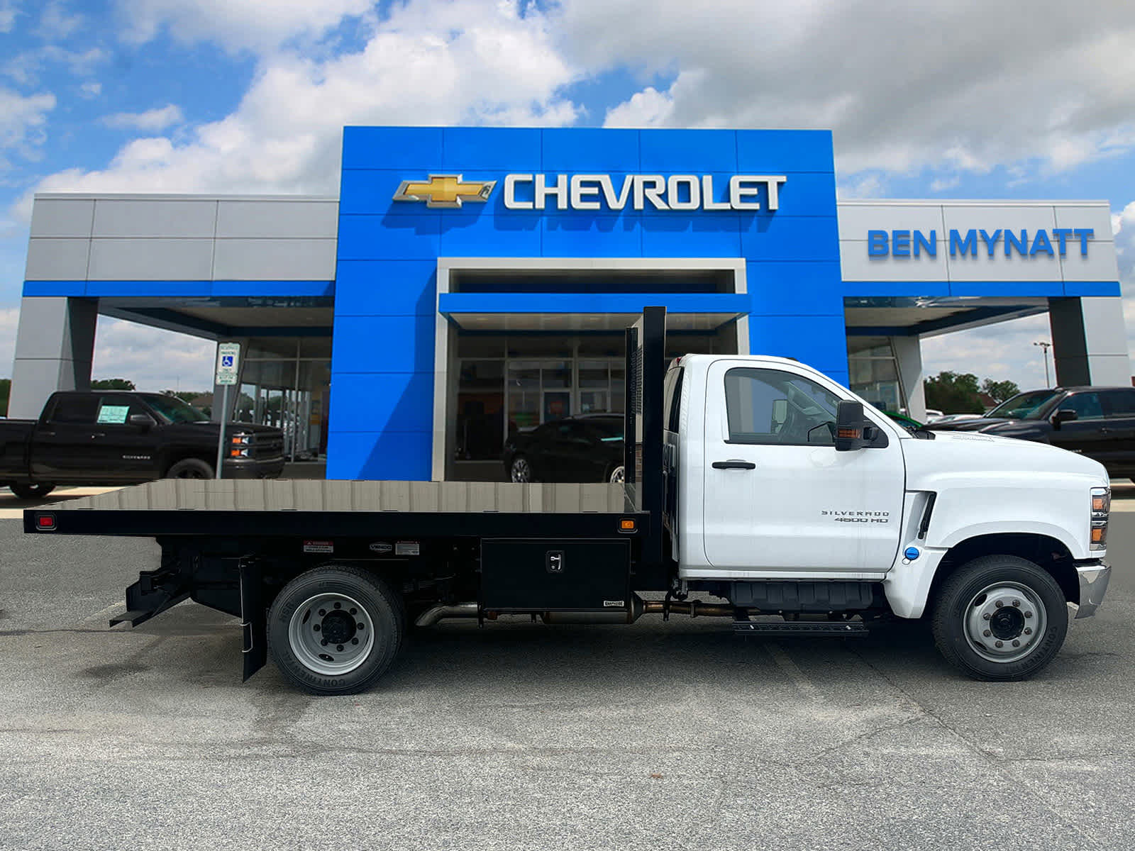 Vehicle image 4 of 44