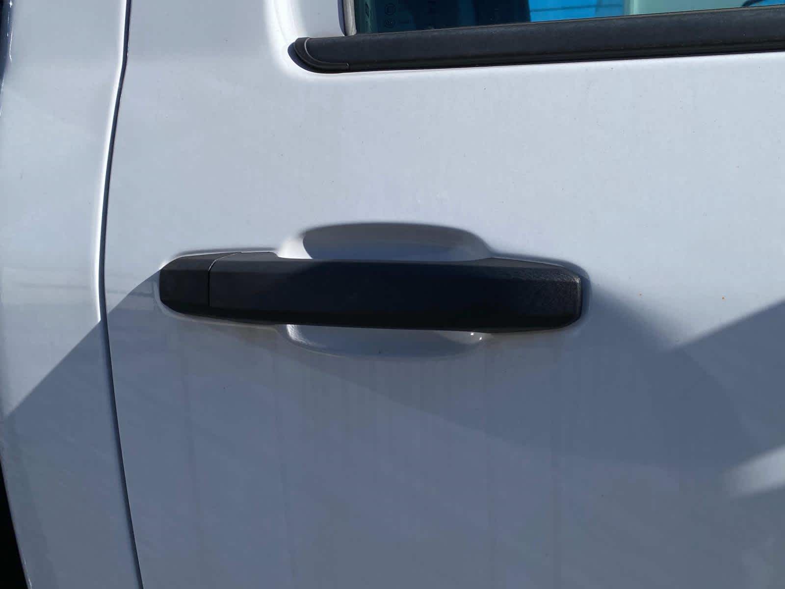 Vehicle image 31 of 41