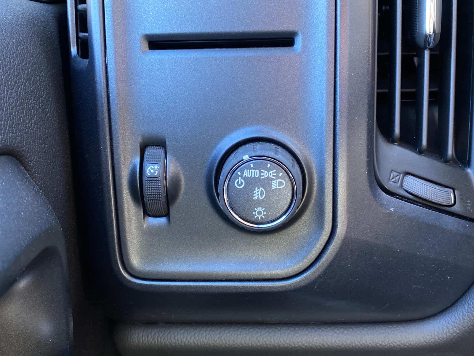 Vehicle image 19 of 41