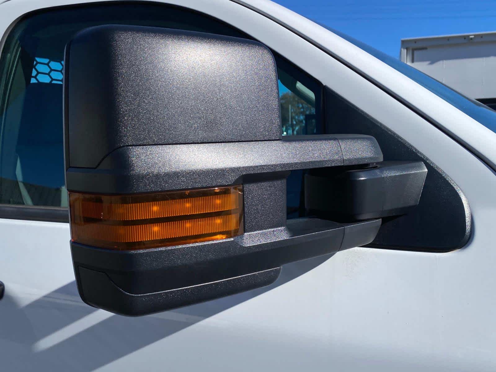 Vehicle image 32 of 41