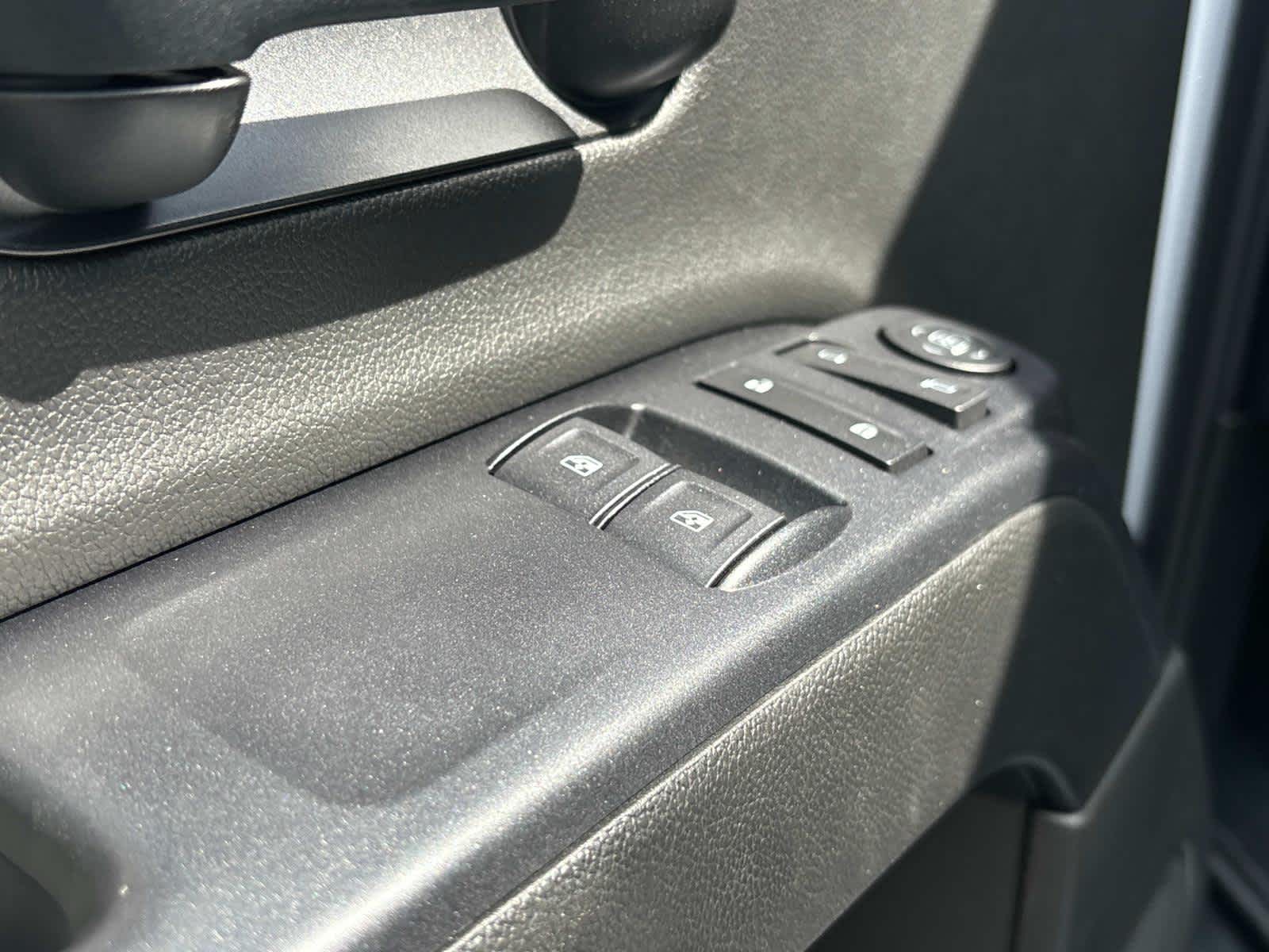 Vehicle image 21 of 38