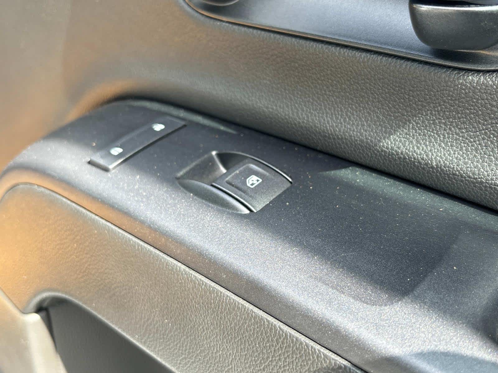 Vehicle image 25 of 38