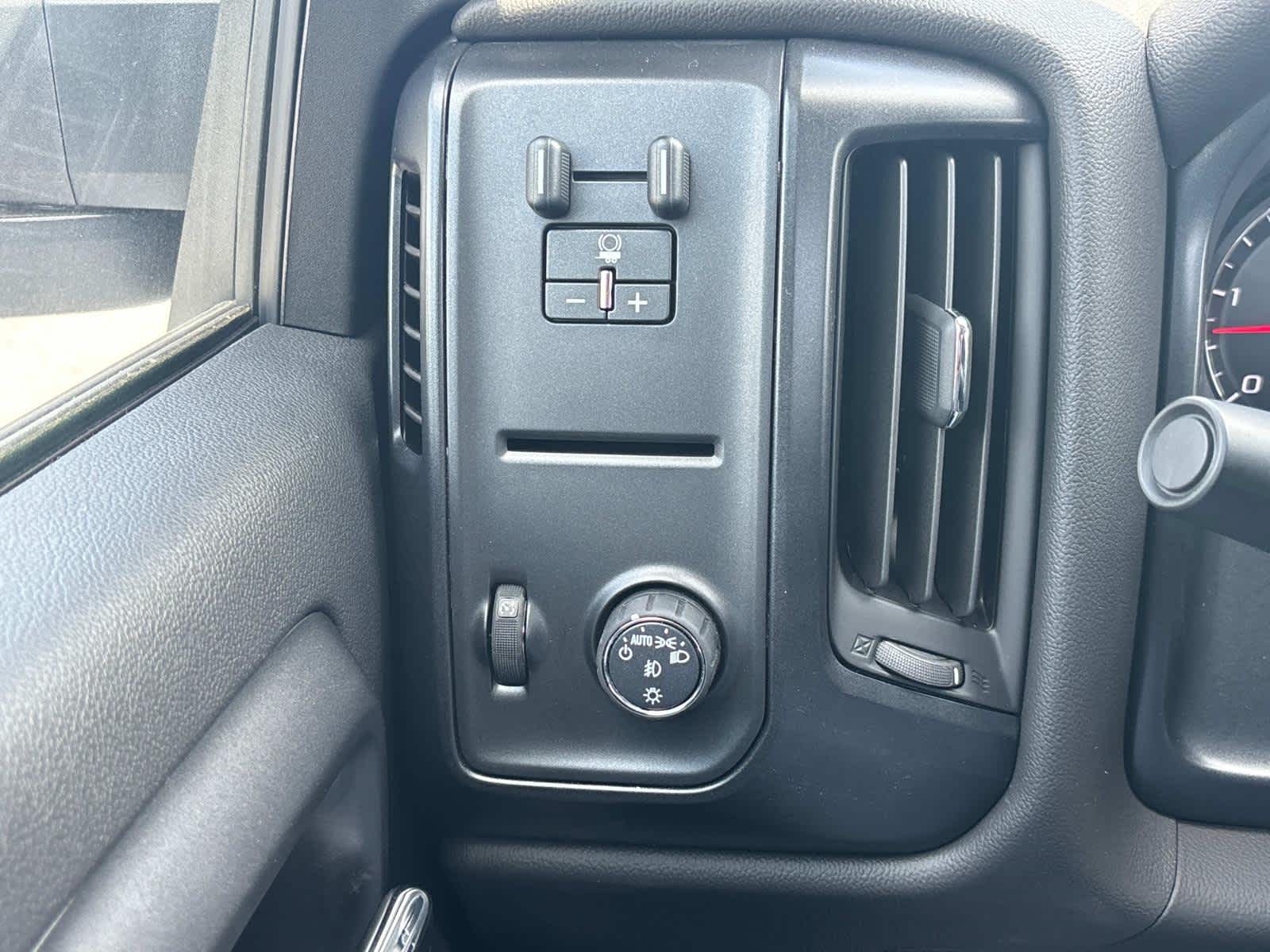 Vehicle image 16 of 38