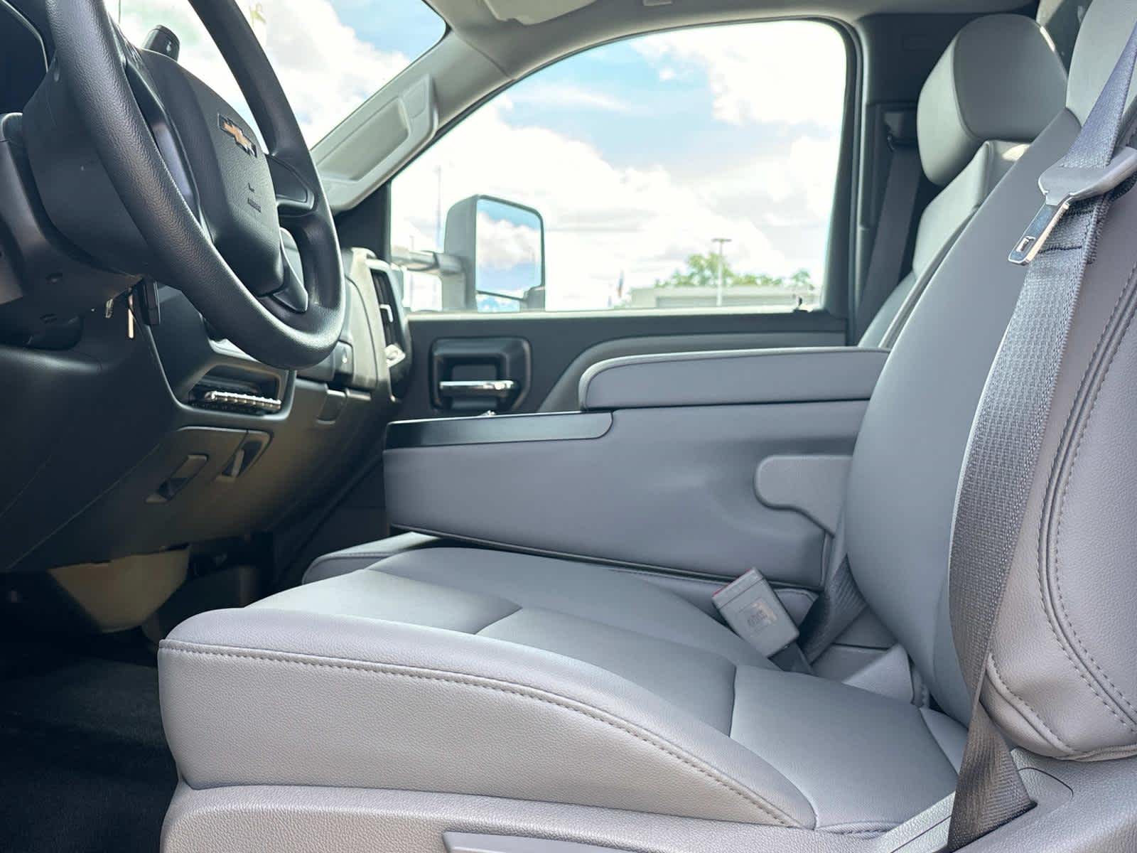 Vehicle image 22 of 38