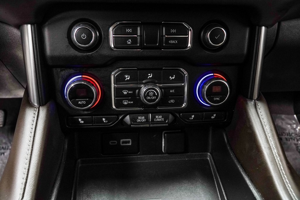 Vehicle image 18 of 40