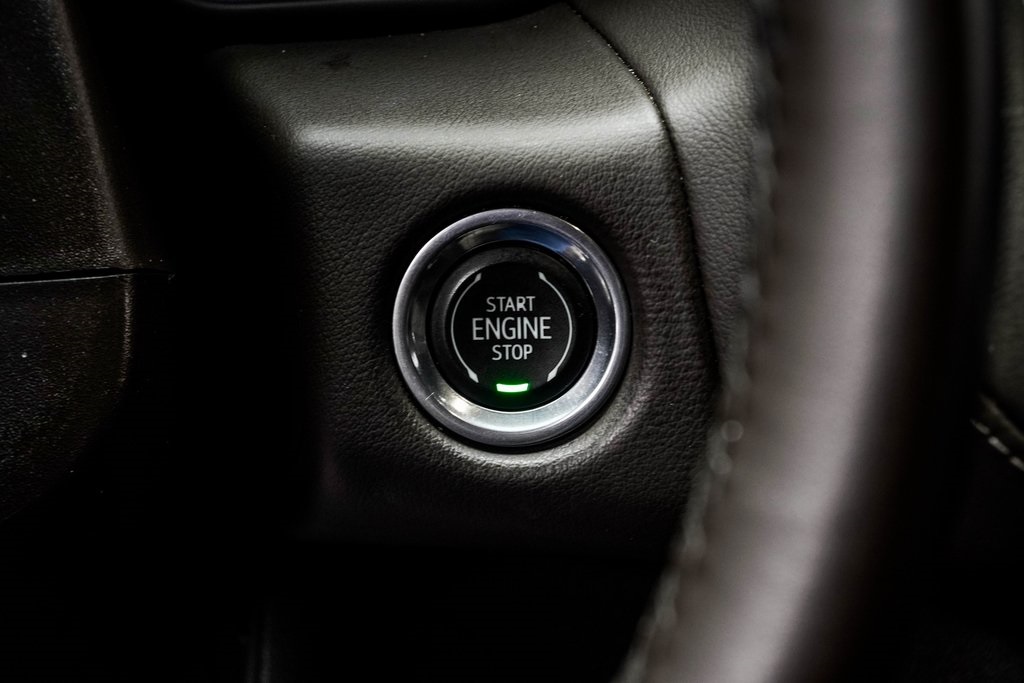 Vehicle image 19 of 40