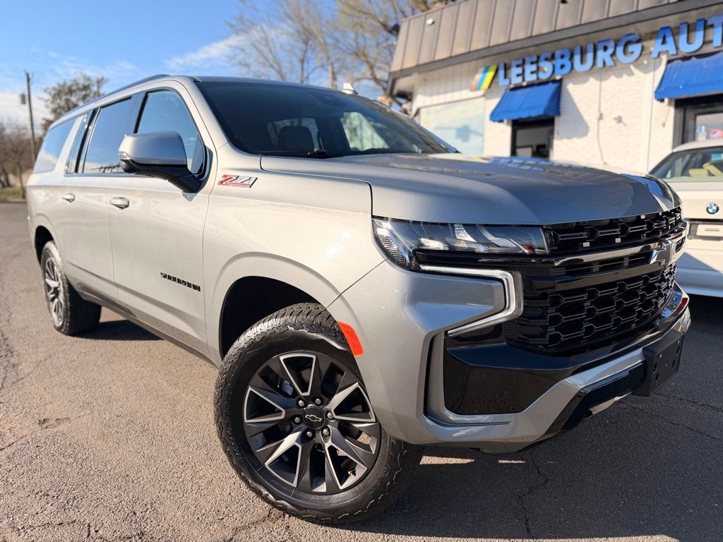 2023 Chevrolet Suburban Z71 Image 2 of 30