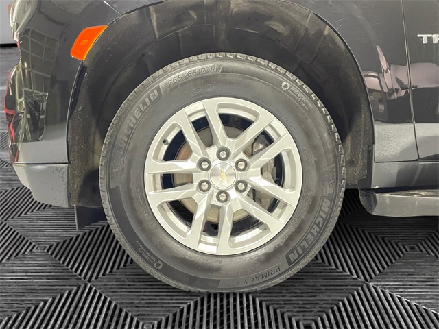Vehicle image 14 of 19