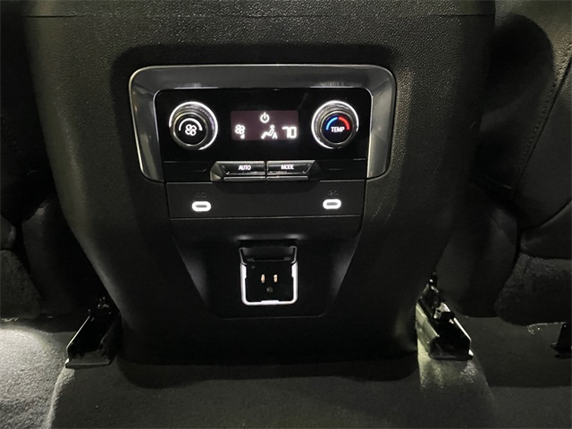 Vehicle image 16 of 19