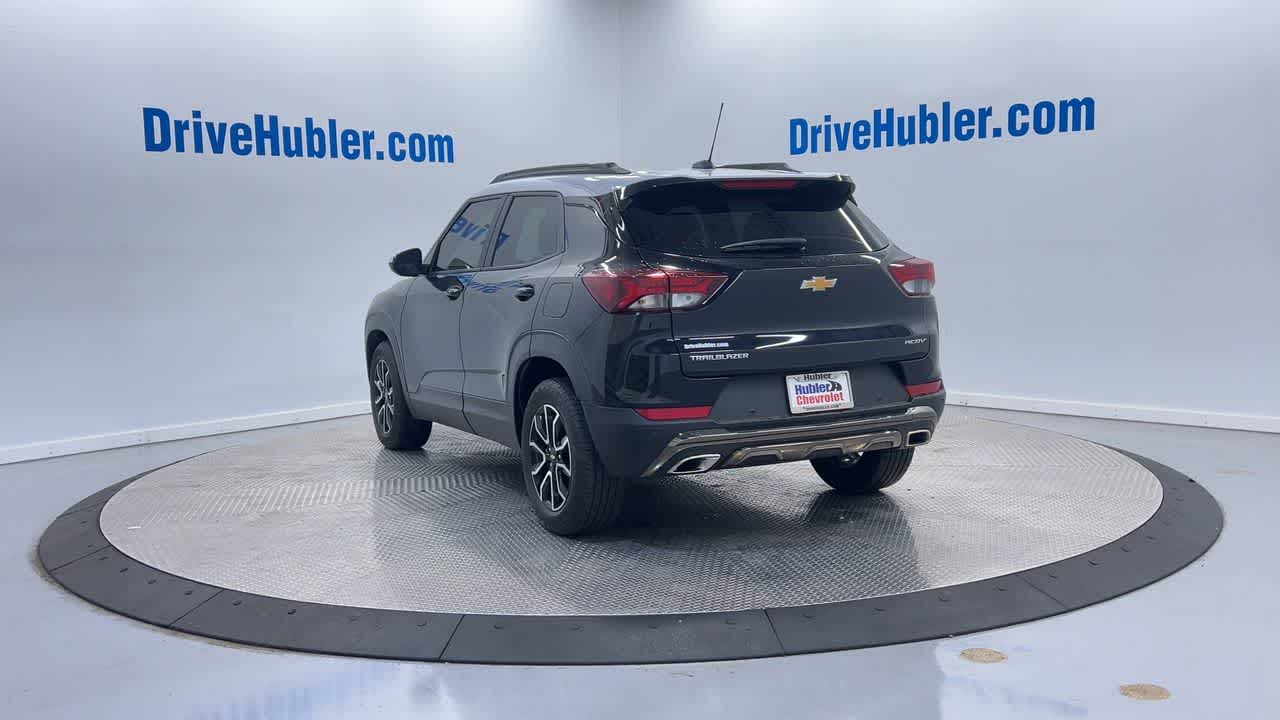 Vehicle image 4 of 43