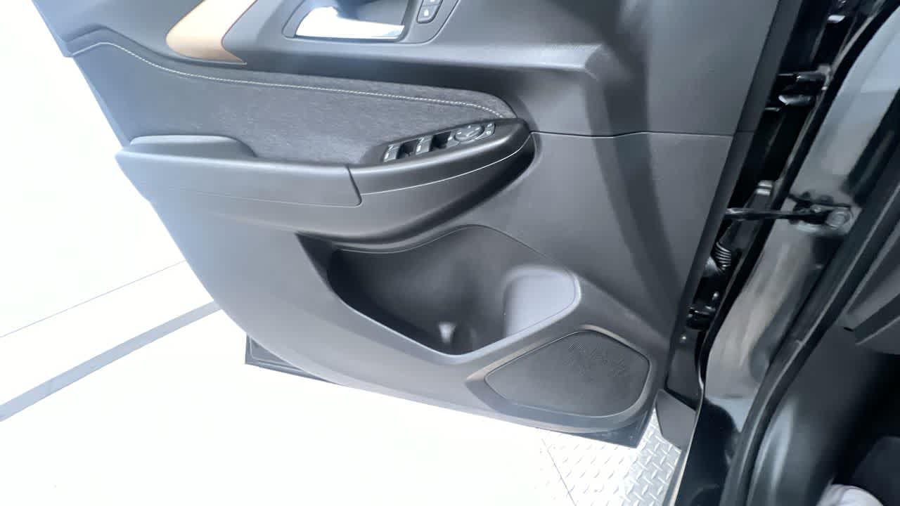 Vehicle image 31 of 43