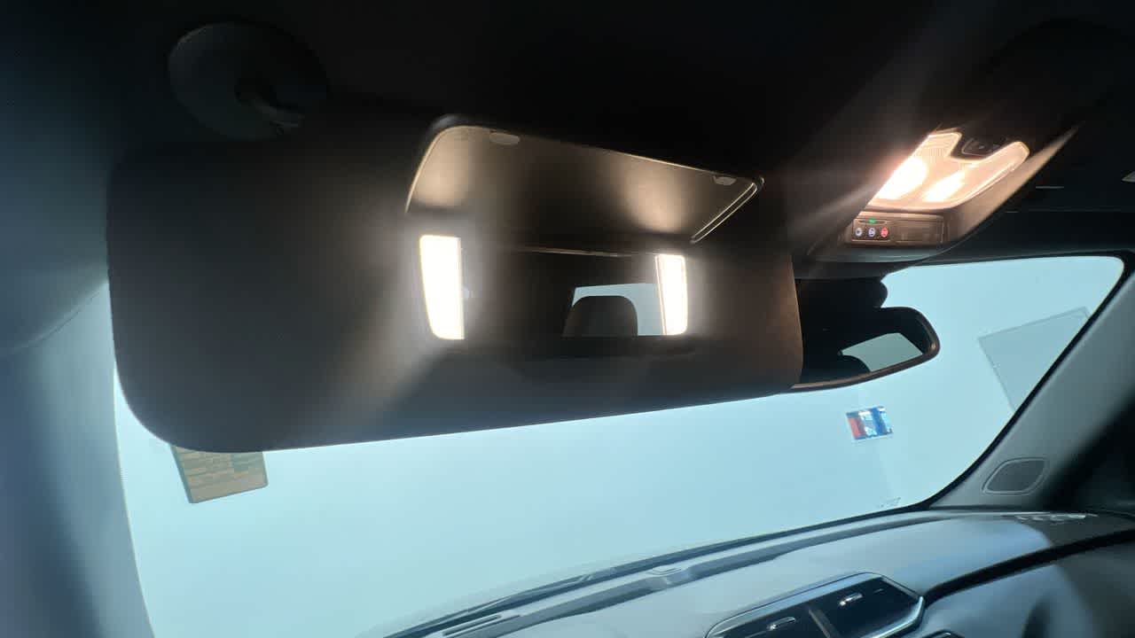 Vehicle image 33 of 43