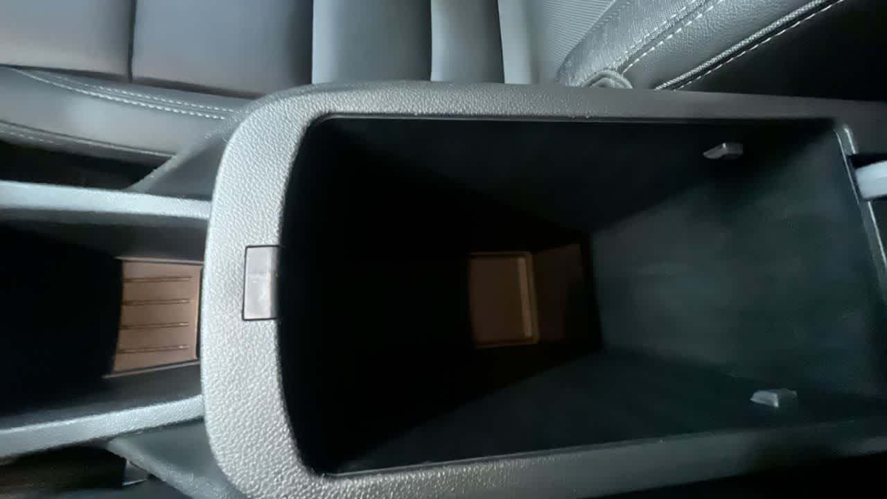 Vehicle image 29 of 43