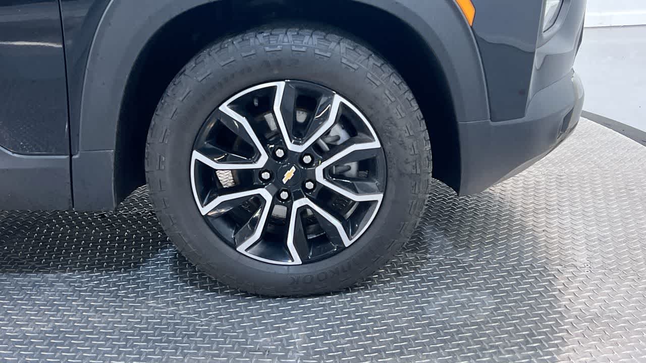 Vehicle image 10 of 43