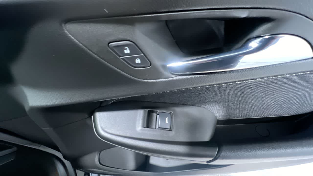 Vehicle image 36 of 43