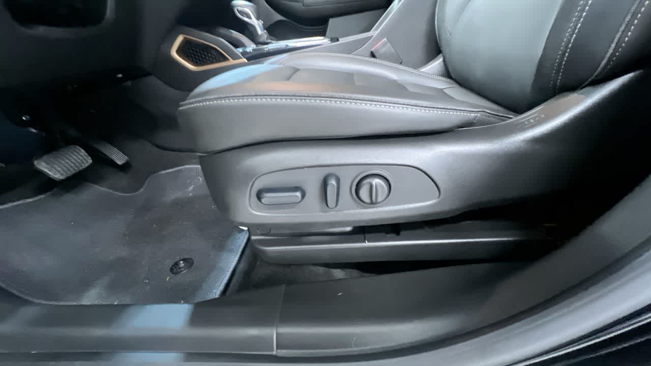 Vehicle image 13 of 43