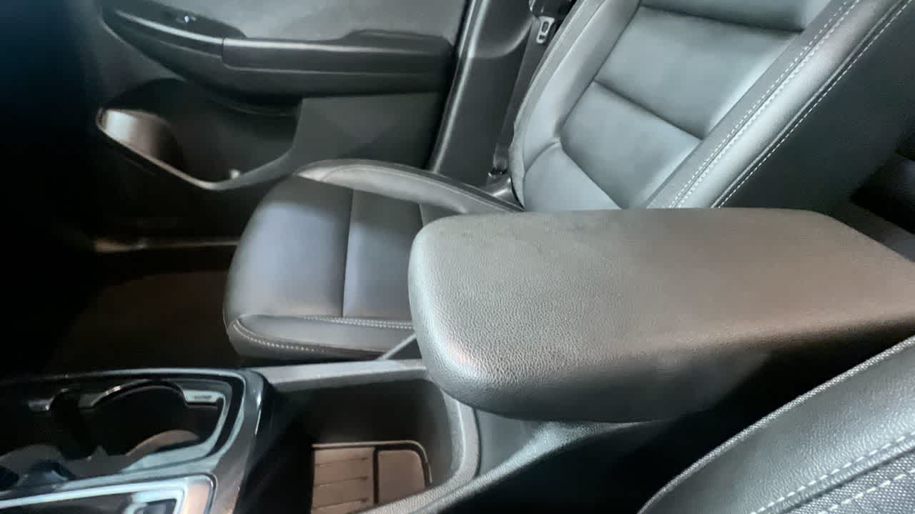 Vehicle image 23 of 43