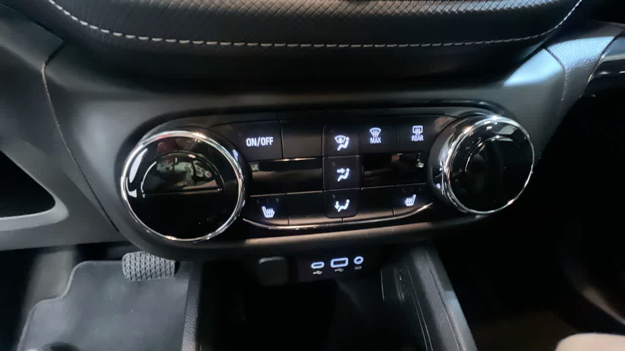 Vehicle image 28 of 43