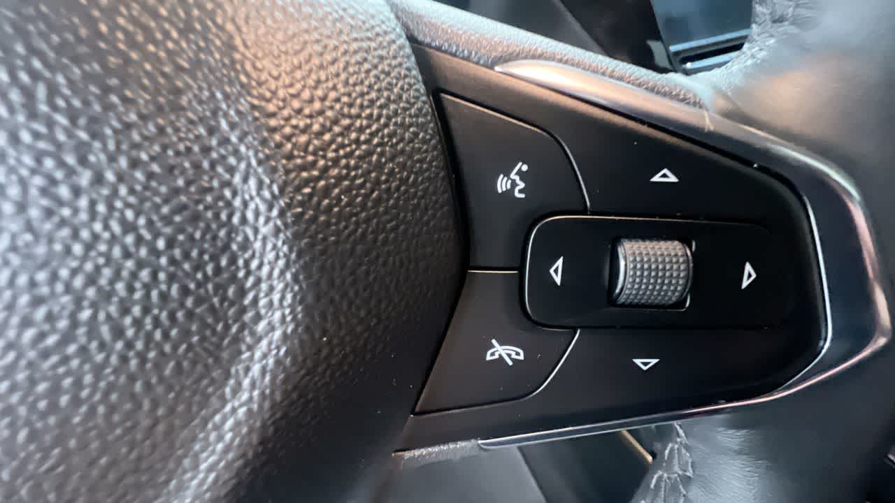 Vehicle image 21 of 43