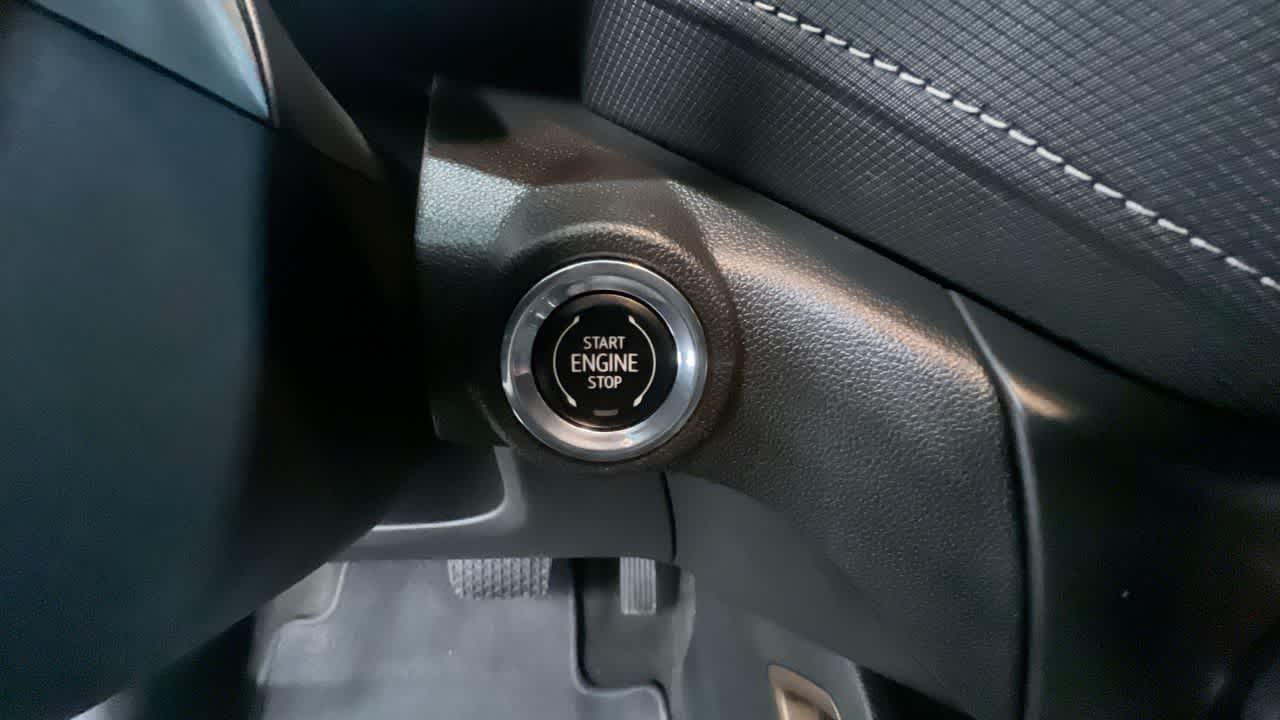 Vehicle image 17 of 43
