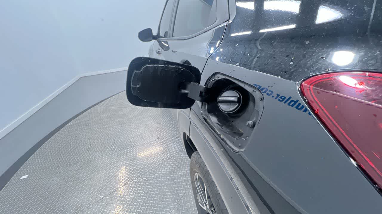 Vehicle image 41 of 43