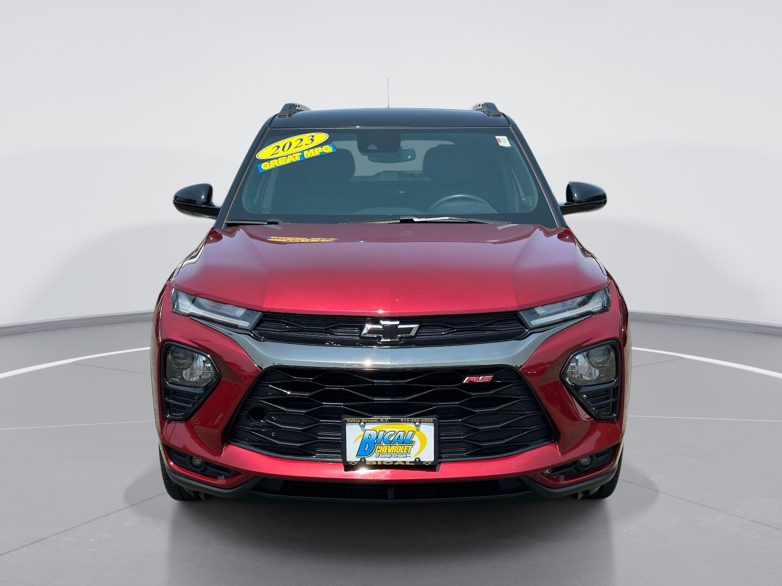 2023 Chevrolet Trailblazer RS Image 2 of 37
