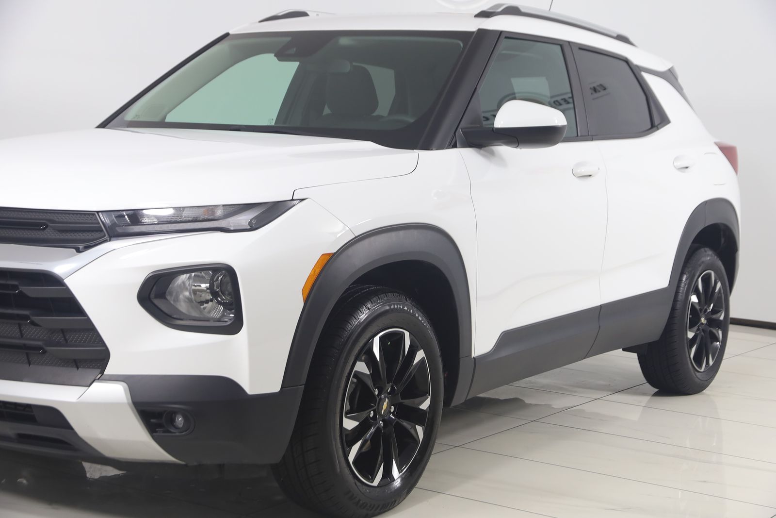 2023 Chevrolet Trailblazer LT Image 3 of 47