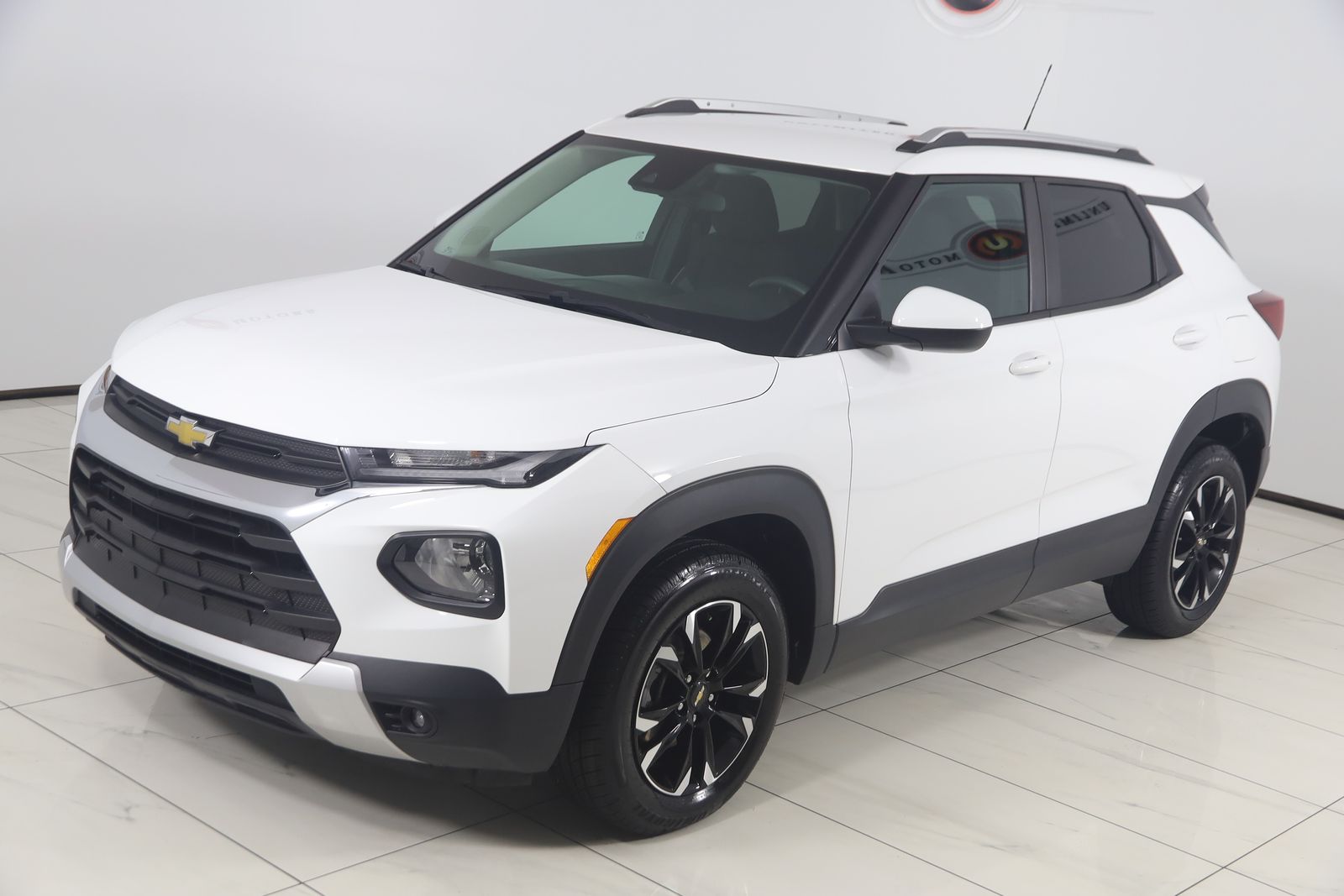 2023 Chevrolet Trailblazer LT Image 2 of 47